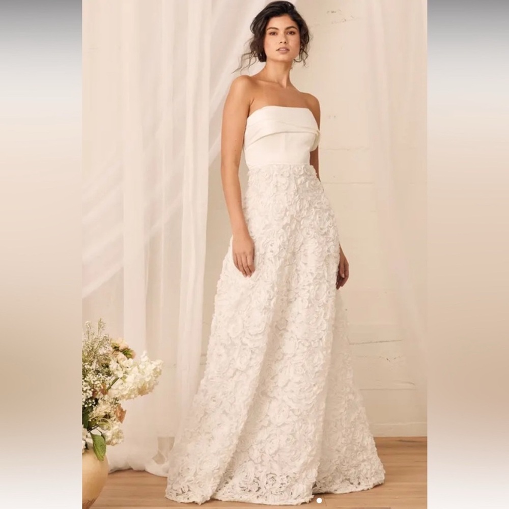 NWT Lulu’s My Heart Belongs to You White Rosette Strapless A Line Wedding Gown